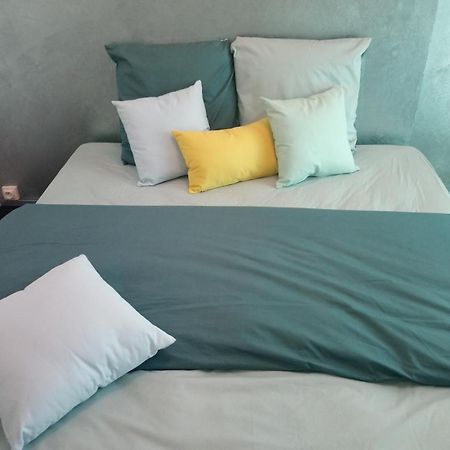 Agreable Appartement Proche Gare Libourne Exteriör bild