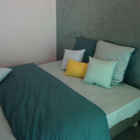 Agreable Appartement Proche Gare Libourne Exteriör bild