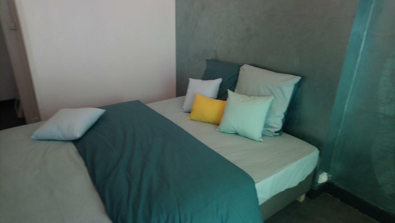 Agreable Appartement Proche Gare Libourne Exteriör bild